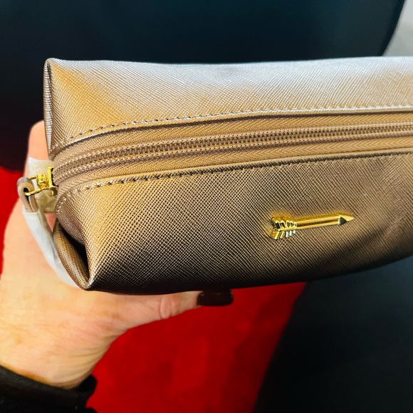 Stella & Dot pouf. - Picture 2 of 3